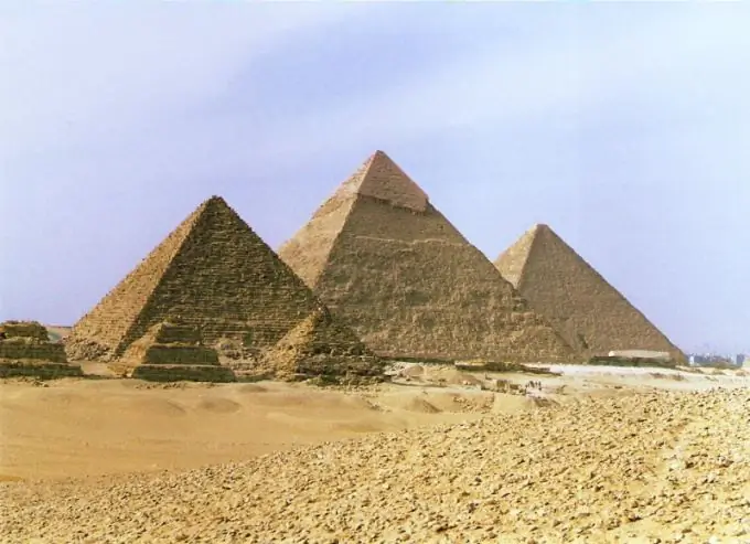 Kuinka uusia pyramideja löydettiin Egyptistä