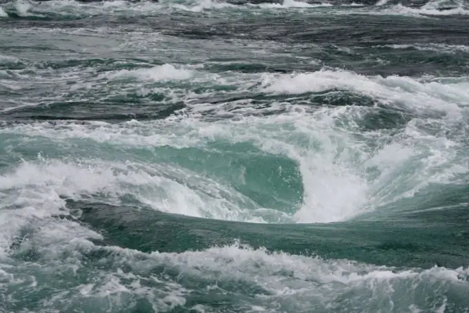 Comment nager hors d'un entonnoir dans une rivière