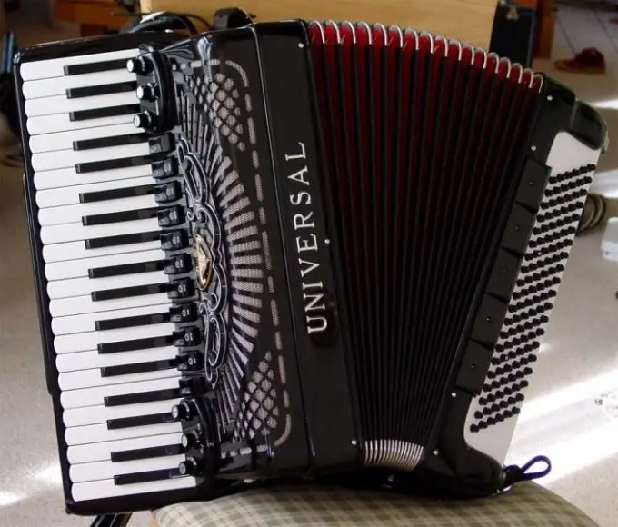 How to repair an accordion