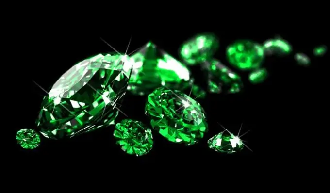 Jinsi ya kutofautisha emerald halisi