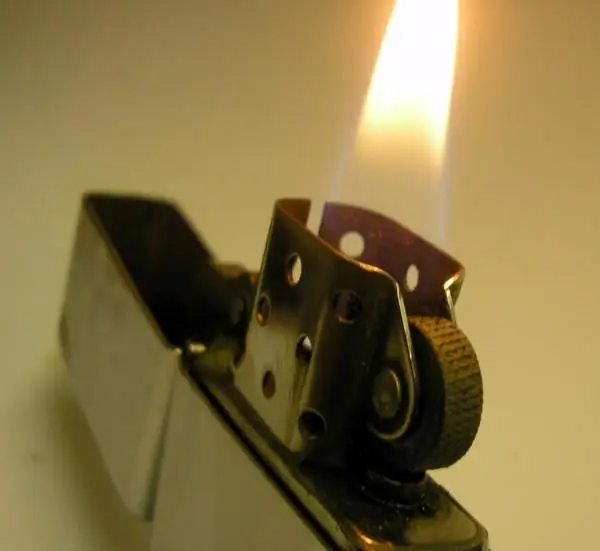 วิธีเปลี่ยนไส้ตะเกียงบน zippo