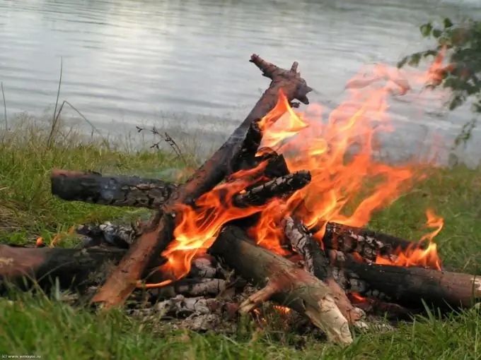 Hoe om 'n vuur aan te steek sonder brandstof