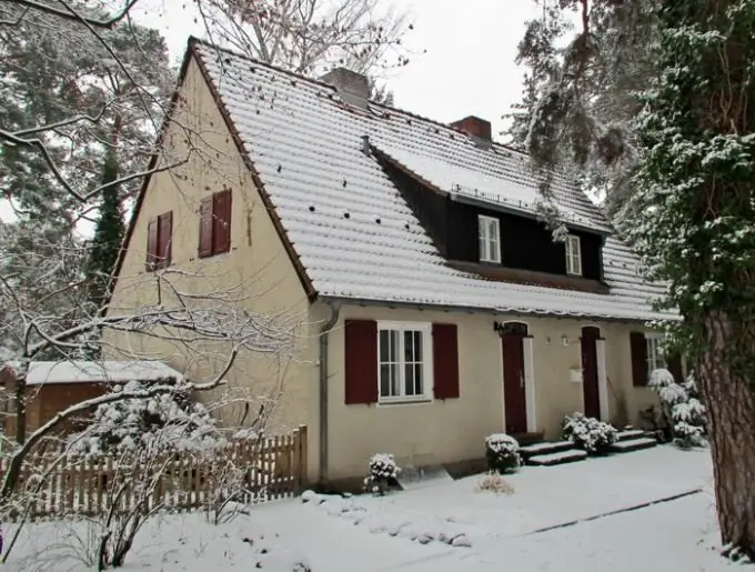 Det er godt å ha et hus i landet: fordeler og ulemper ved å bo utenfor byen